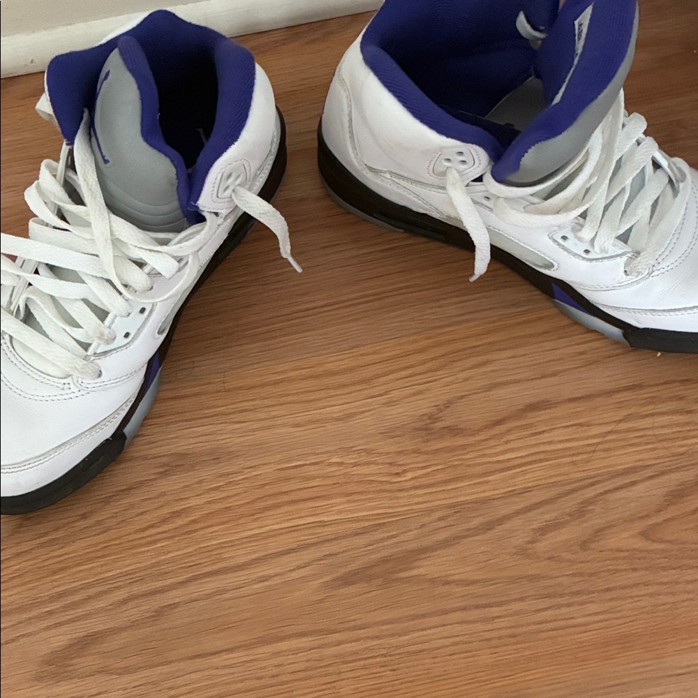 Air Jordan 5 Retro GS 'Concord'
- White and Purple - Picture 9 of 11